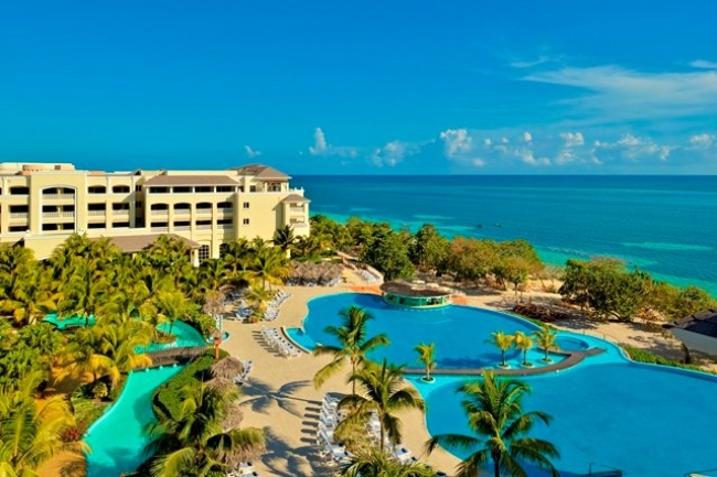 Hotel Iberostar Rose Hall Beach. Montengo Bay - Jamaica - Montego Bay / - Buteler en el Caribe